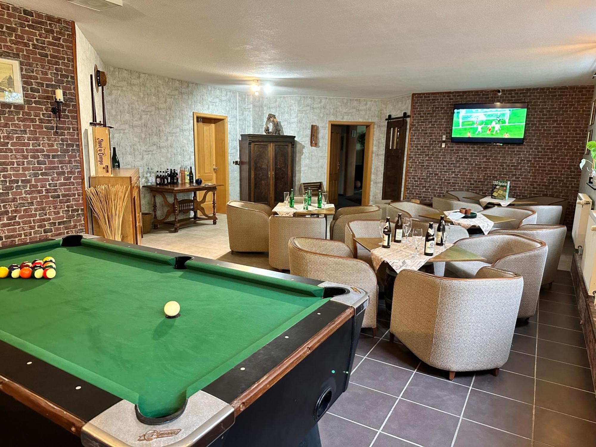 Peters Hotel Canow