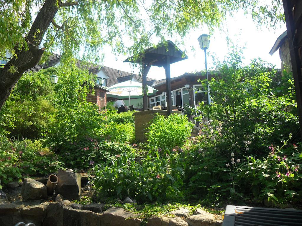 Peters Hotel Canow